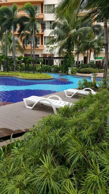 Qaiser Executive East Lake Apartment Kampong Bohol