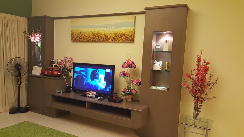 Qaiser Executive East Lake Apartment Kampong Bohol