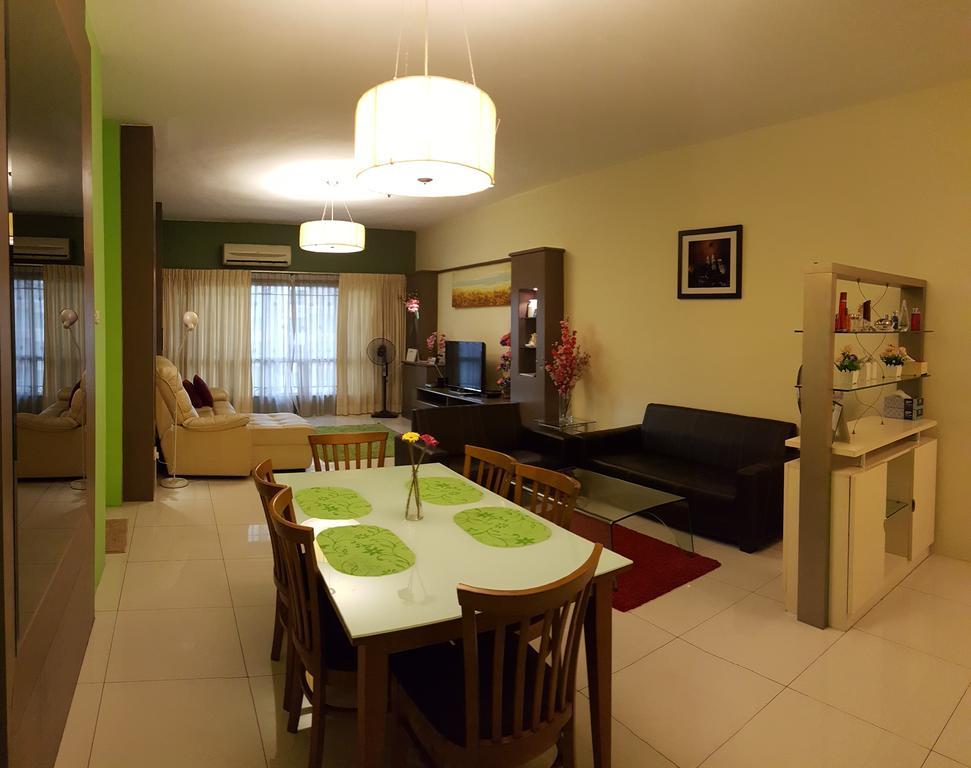 Qaiser Executive East Lake Apartment Kampong Bohol