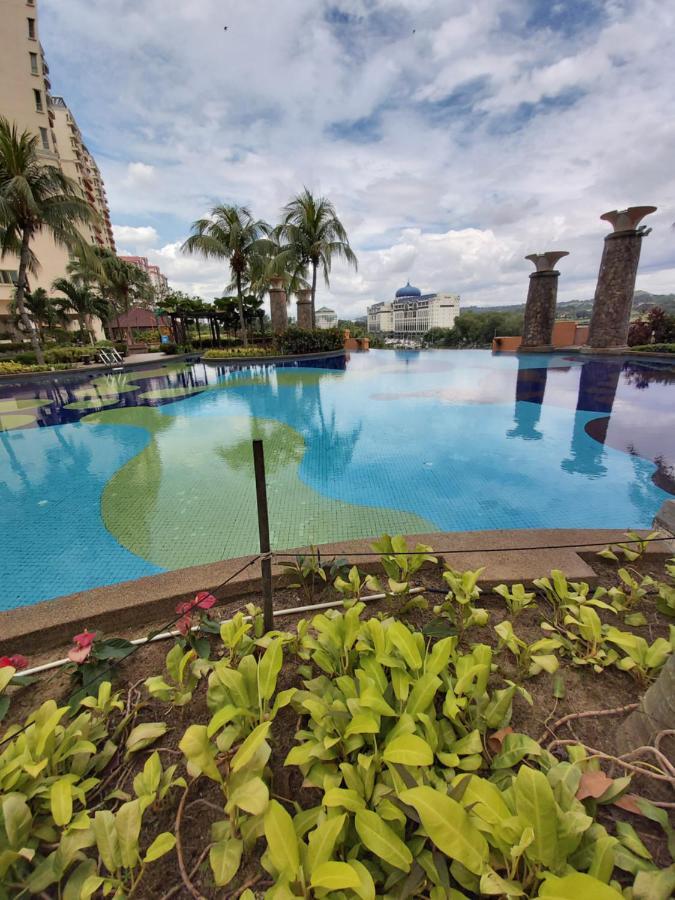 Qaiser Executive East Lake Apartment